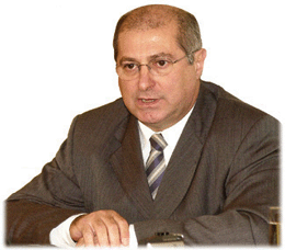 O realismo fiscal e a dureza na hora de negociar fazem do ex-bancário Paulo Bernardo Silva um homem de confiança da Banca, outrora sua patronal. A medida quase discricionária fez tremer o braço político da operação de governo.
- Foto: O realismo fiscal e a dureza na hora de negociar fazem do ex-bancário Paulo Bernardo Silva um homem de confiança da Banca, outrora sua patronal. A medida quase discricionária fez tremer o braço político da operação de governo.
- Foto: